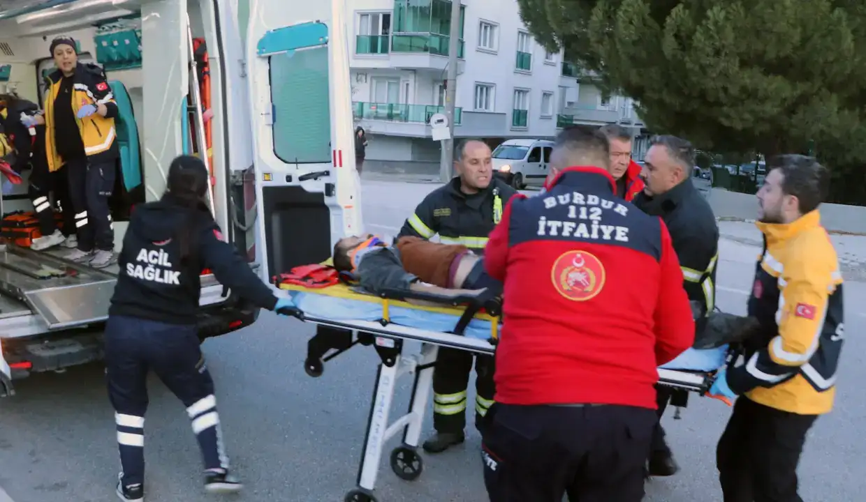 Refüjü Aşan Otomobil 2 Can Aldı: Burdur’da Zincirleme Kaza 2